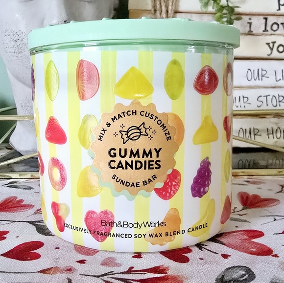 Bath & Body Works Gummy Candies Candle - Picture 1 of 2